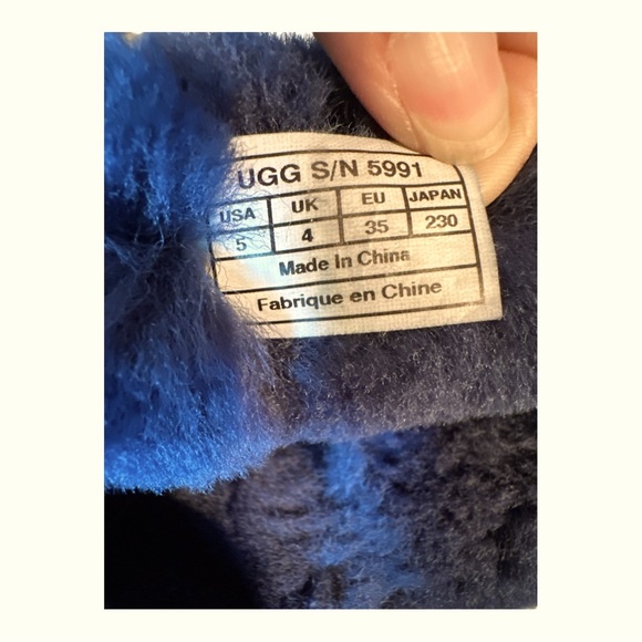 UGG WOMEN'S BAILEY BUTTON Navy Blue Boots Women’s Size 5 - Picture 6 of 7